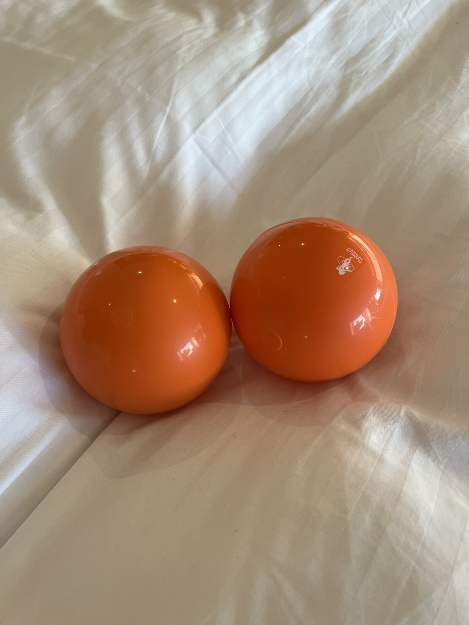 オレンジのボールと共に移動 – Yogaroomまるさんかくしかく | 大阪府堺